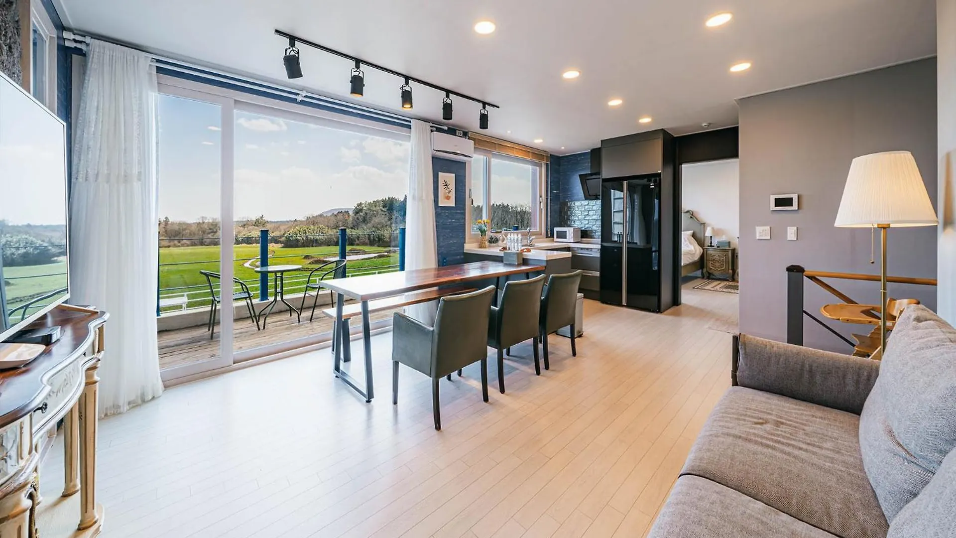 Pony Jeju Villa